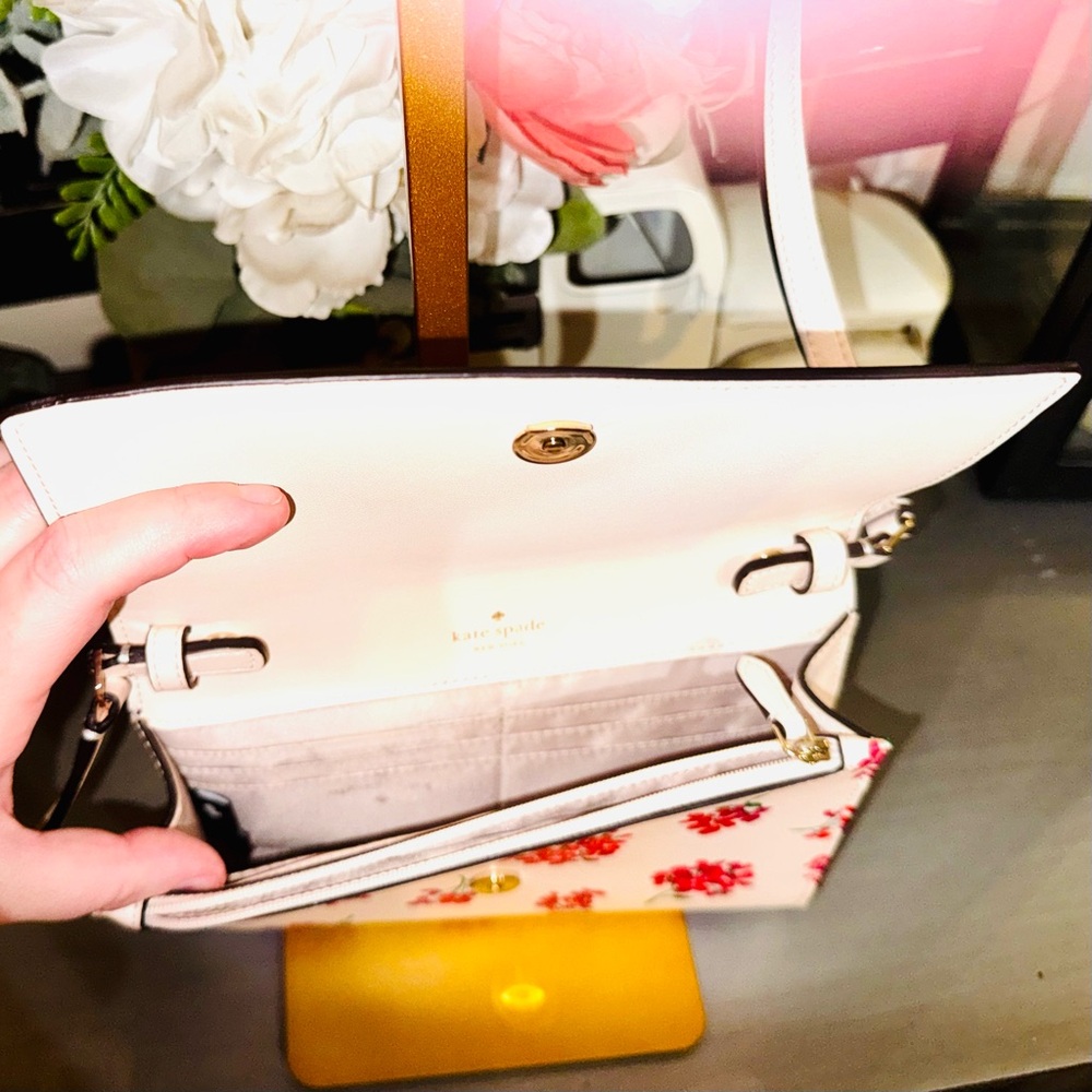 Kate Spade Perry White Leather Floral Crossbody Bag - EUC - Retails $239 - Picture 8 of 16